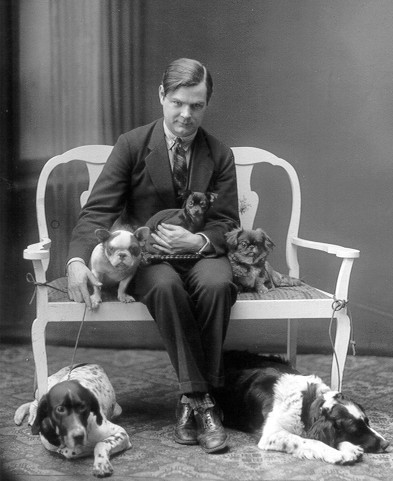 Jens Lasson med sine hunde.