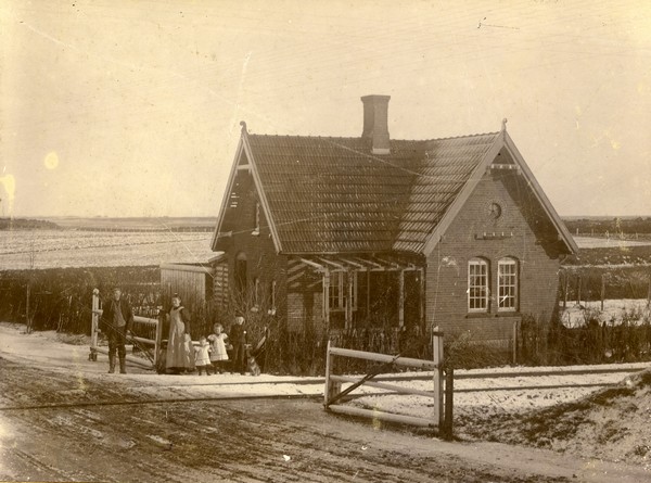 Baneoverskæring ved Lundvej ca, 1900.