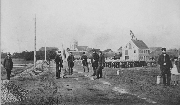 Storegadebroen med den nye toldbygning. Foto ca. 1863.